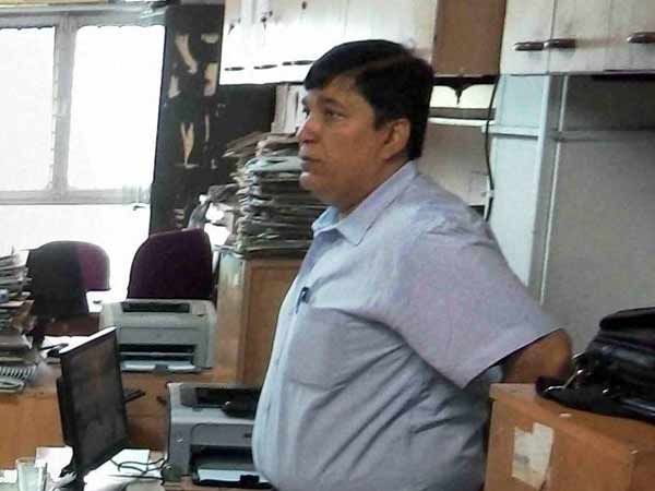 காத்து கிடந்த ஊழியர்கள்