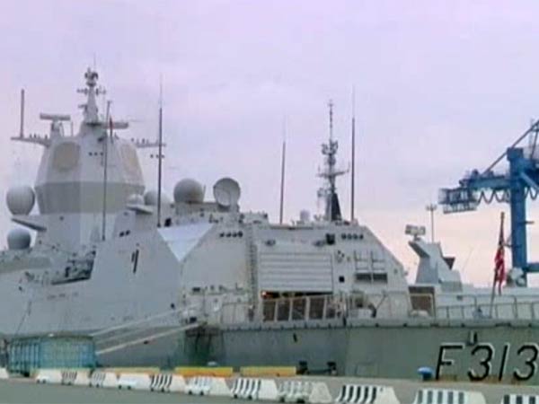 கடற்பரப்பில் கழிவுகள் கடற்பரப்பில் கழிவுகள்