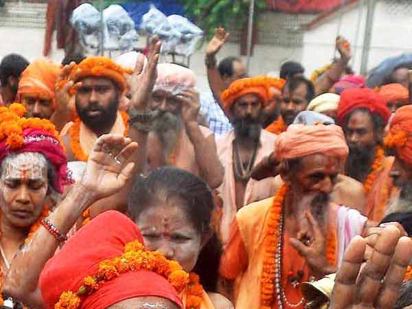 நூற்றுக்கணக்கில் மரணங்கள் நூற்றுக்கணக்கில் மரணங்கள்