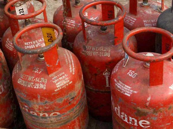 அத்தியாவசியப் பொருட்கள்
