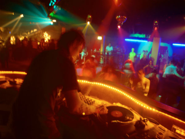 பாரில் பழக்கம்