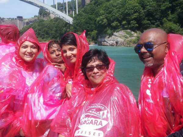 தோழிகள் சேர்ந்தால் கேட்கவும் வேண்டுமா