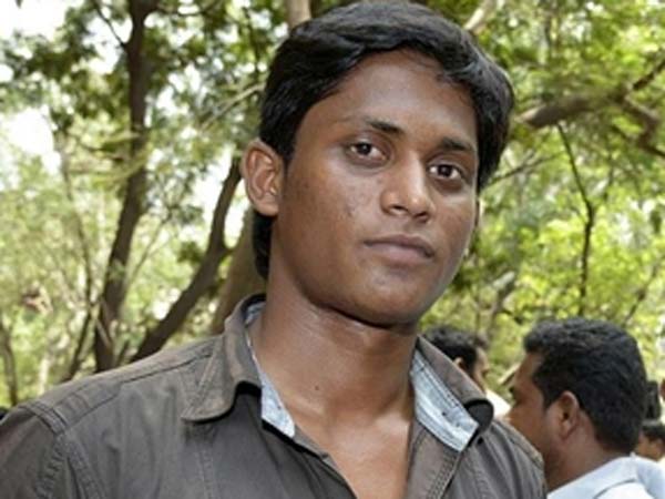 HC permits Ilavarasan's father to pay homage to his son; Politicians denied entry HC permits Ilavarasan's father to pay homage to his son; Politicians denied entry