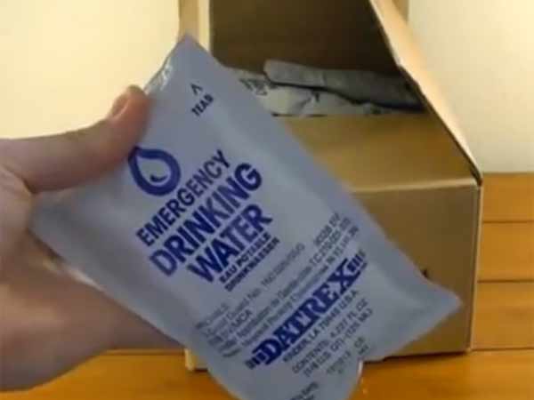 8000 தண்ணீர் பாக்கெட்டுகள்