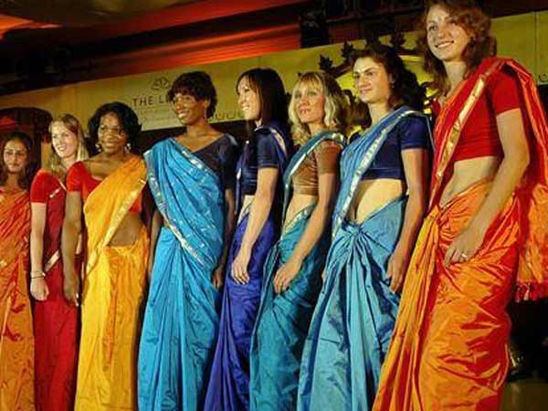 சுற்றுலா பயணிகள்..