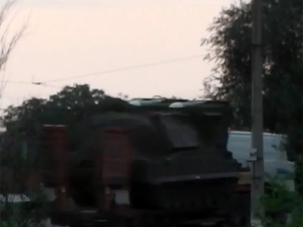 ஏவுகணையுடன் செல்லும் லாஞ்சர்