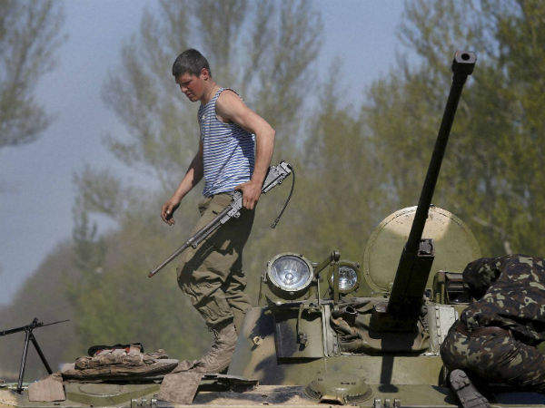 தனி பிரமதமர் - கவர்னர்