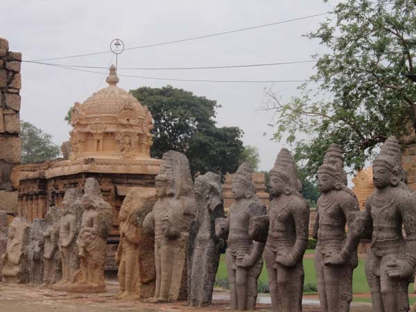 ஏரி வெட்டிய சோழன்