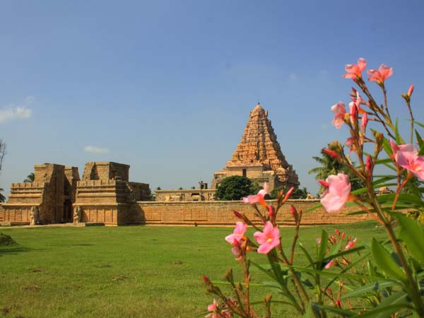 தமிழறிஞர்களுக்கு மரியாதை