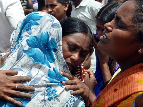 25 children, driver killed as school bus collides with train in Telangana 25 children, driver killed as school bus collides with train in Telangana