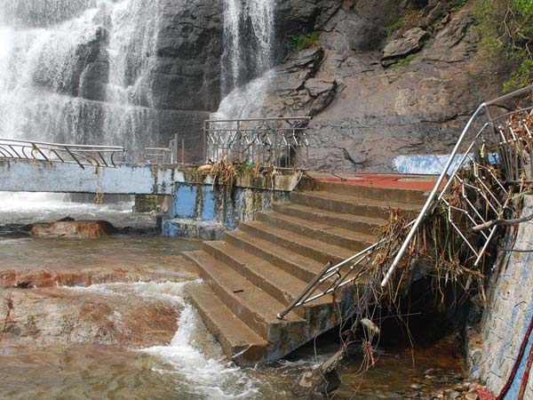 சிவனுக்கு அபிஷேகம் 