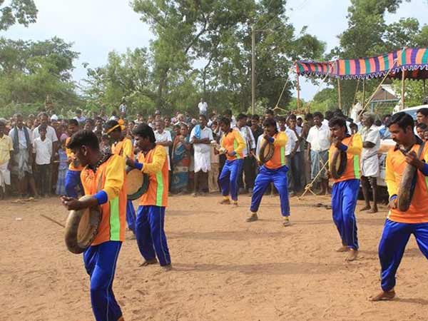 தாளம் போடவைத்த தப்பாட்டம்