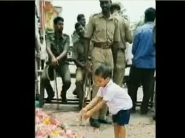 குவிந்த பொதுமக்கள் குவிந்த பொதுமக்கள்