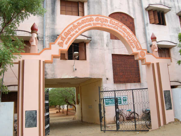 ஆசிரியர் ஜெயக்குமார் மீதும் வழக்கு