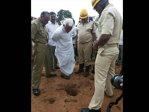 பள்ளம் தோண்டி மீட்பு