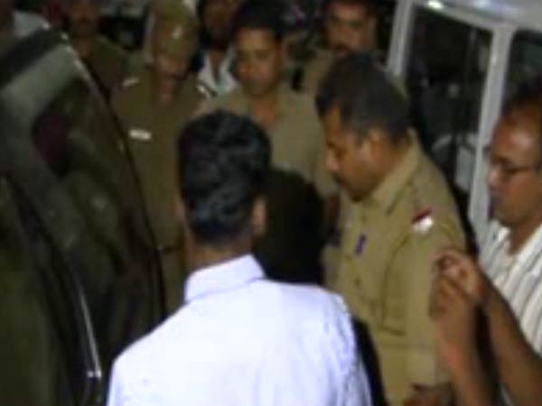 முக்கிய புள்ளிகள் சிக்குவார்கள் 