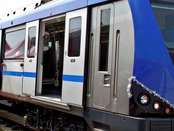 40 அடி உயரம்...