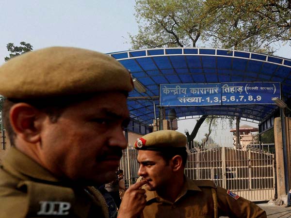 சிறைக்குள் 600 சதுர அடி அலுவலகம்