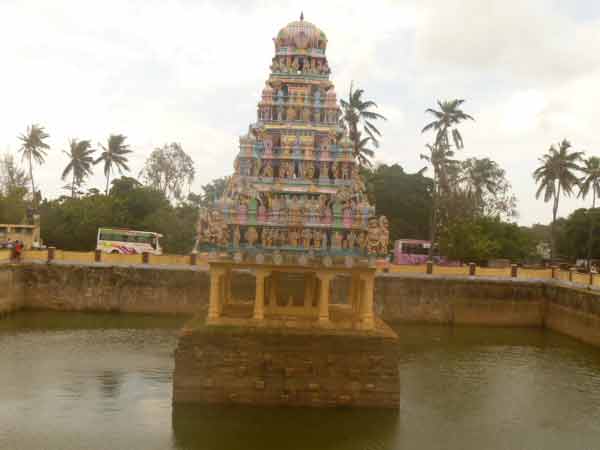 அழகான தெப்பக்குளம்