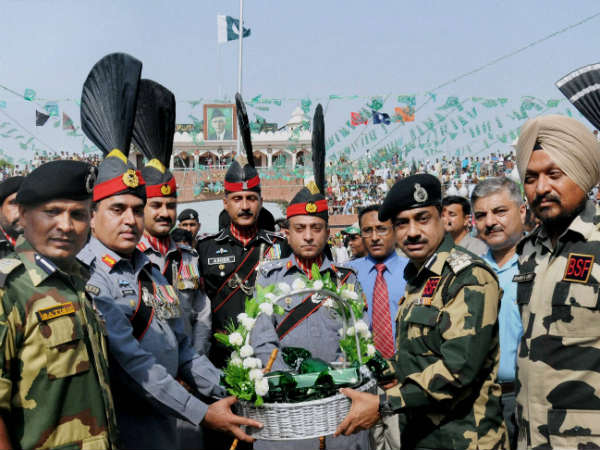 வாகா எல்லையில் இனிப்பு 