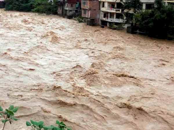 பெருக்கெடுத்த வெள்ளம்