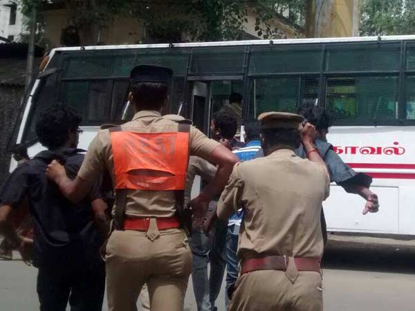 Naam Tamilar, BJP, IJK aprty members severely attacked Students at Pulipaarvai event Naam Tamilar, BJP, IJK aprty members severely attacked Students at Pulipaarvai event