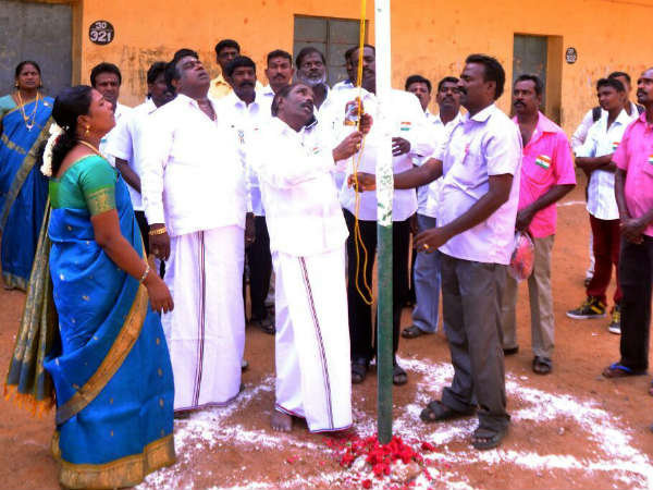ADMK municipal chairman insults National flag ADMK municipal chairman insults National flag