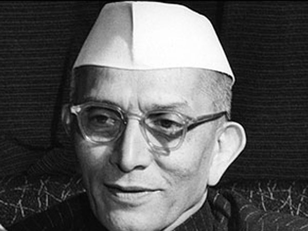 முறைப்பு காட்டிய மொரார்ஜி