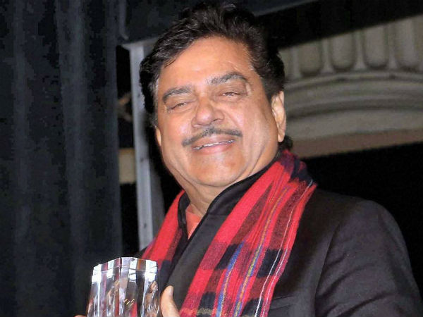 சத்ருகன் வீட்டில் ஒரு அறை, அலுவலகம்