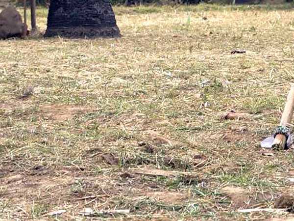 நிலத்தை வித்துபுட்டீங்களே...