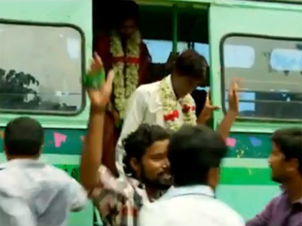 பஸ்ஸுக்குள் அடிதடி