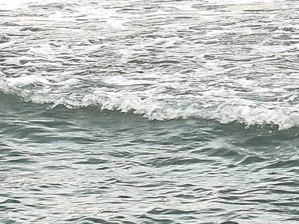 அலைகளாய்... கரையாய்