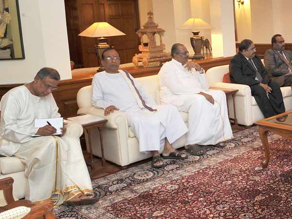 டெல்லியில் த.தே.கூ. குழு