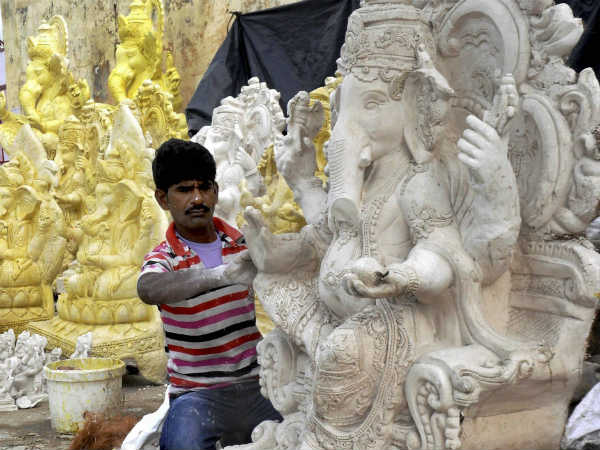 1800 இடங்களில் சிலை 1800 இடங்களில் சிலை