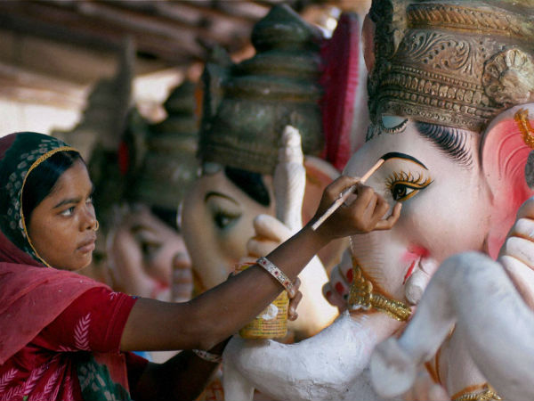 கொசப்பட்டையில் தயாராகும் சிலைகள் கொசப்பட்டையில் தயாராகும் சிலைகள்