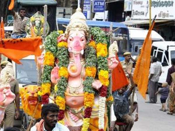 படுக்கையிலும் கூட சிலைகள்தான்