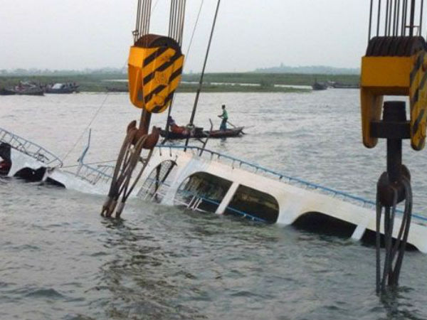 சட்டவிரோதமாக...