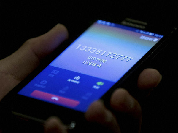 படம் பார்க்கும் ஆண்கள்