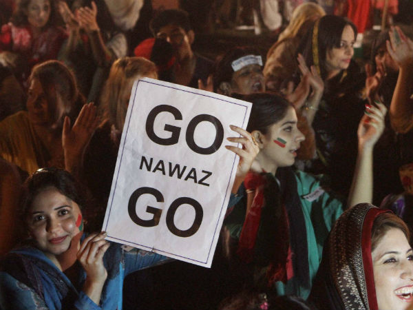 Pakistan political protests against PM Sharif turn deadly