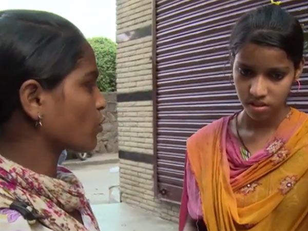 குப்பை சேகரிக்கும் சிறுமி