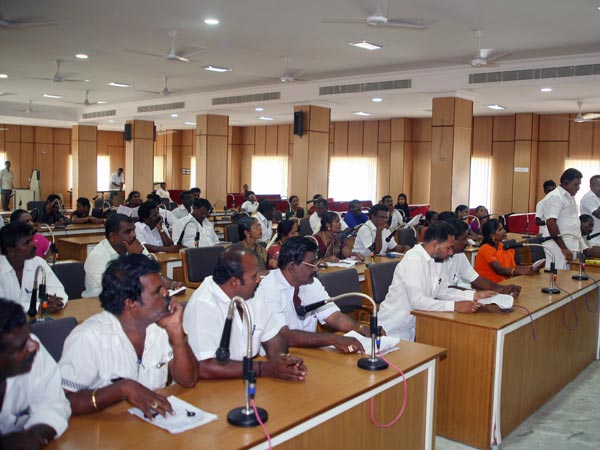 விறுவிறுப்பு இல்லாத களம்