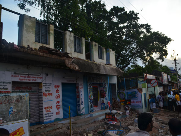 பஸ்கள் ஸ்தம்பிப்பு