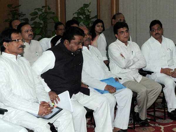 3 இடங்கள் காலி