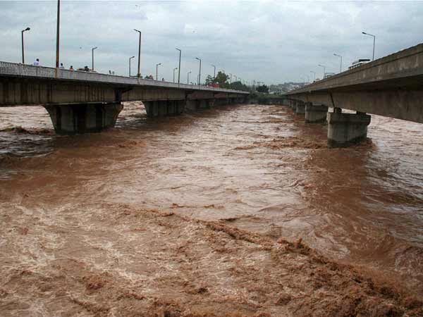 வெள்ள நீர் குறைவு: