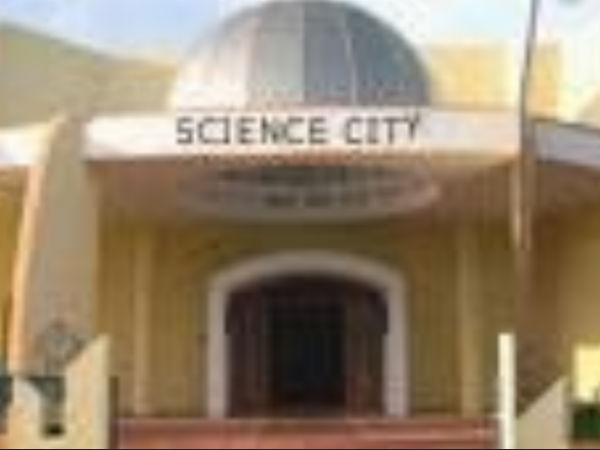 வெறும் 8 ஊழியர்கள்தான் வெறும் 8 ஊழியர்கள்தான்