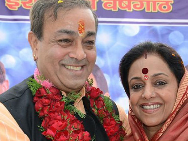 2வது மனைவியுடன் வந்த சஞ்சய் சிங்