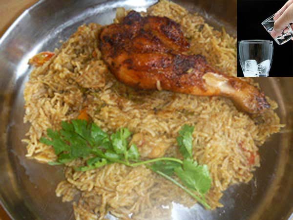 கோழி பிரியாணி மணக்குது: