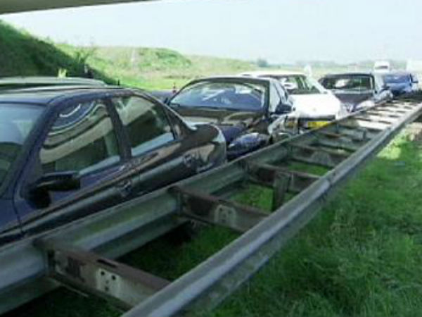 காலையிலேயே விபத்து: