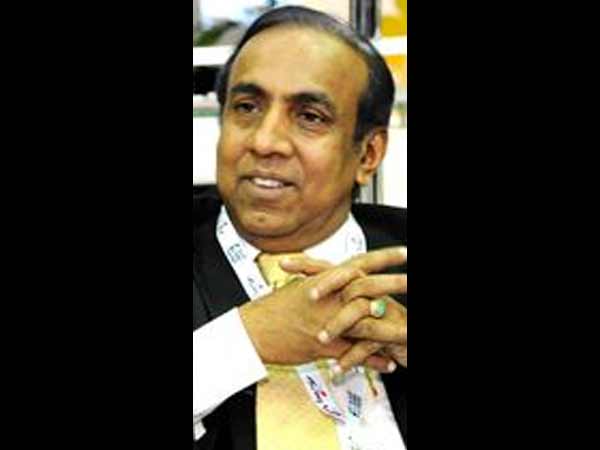 2வது இடத்தில் ரவி பிள்ளை