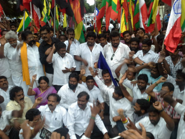 Tamil Movementss protest against Kaththi Audio launch